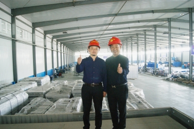 熱烈歡迎五棵松蘭州金牌代理商馬建軍先生蒞臨五棵松木業探討交流建筑模板發展的未來之路！