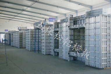 與清水模板相比，廊坊鋁合金模板的商業價值幾何？