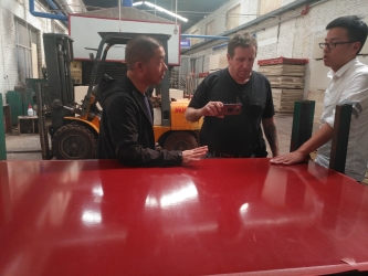 熱烈歡迎加拿大合作商克萊頓先生到五棵松集團(tuán)考察交流